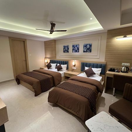 Hotel Sabera Силигури Экстерьер фото