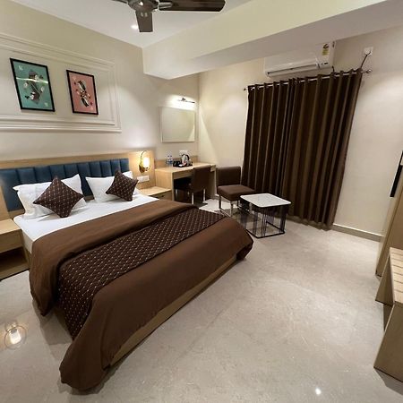 Hotel Sabera Силигури Экстерьер фото