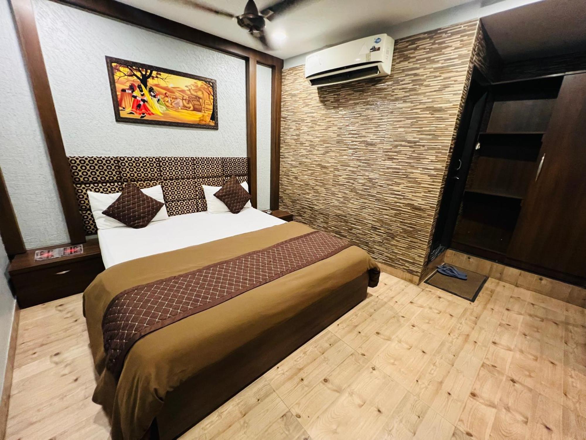 Hotel Sabera Силигури Экстерьер фото