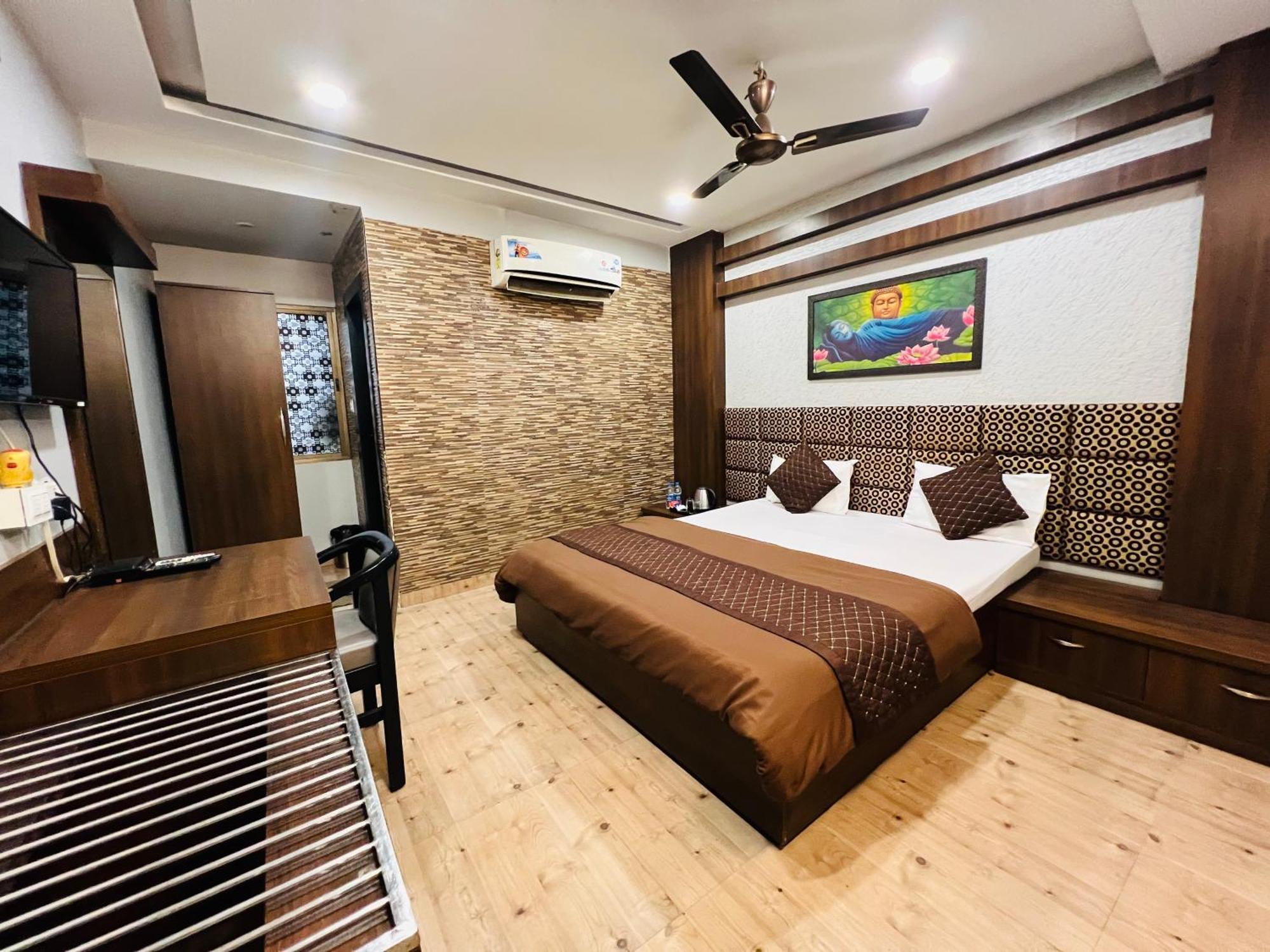 Hotel Sabera Силигури Экстерьер фото
