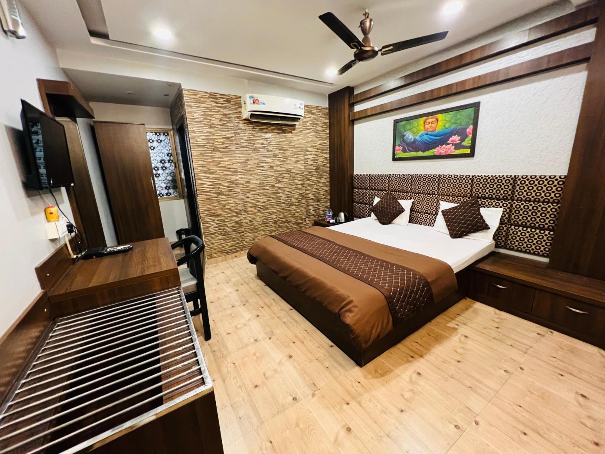 Hotel Sabera Силигури Экстерьер фото