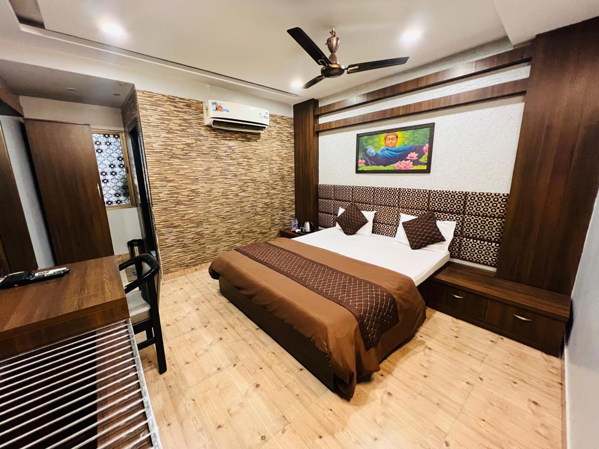 Hotel Sabera Силигури Экстерьер фото