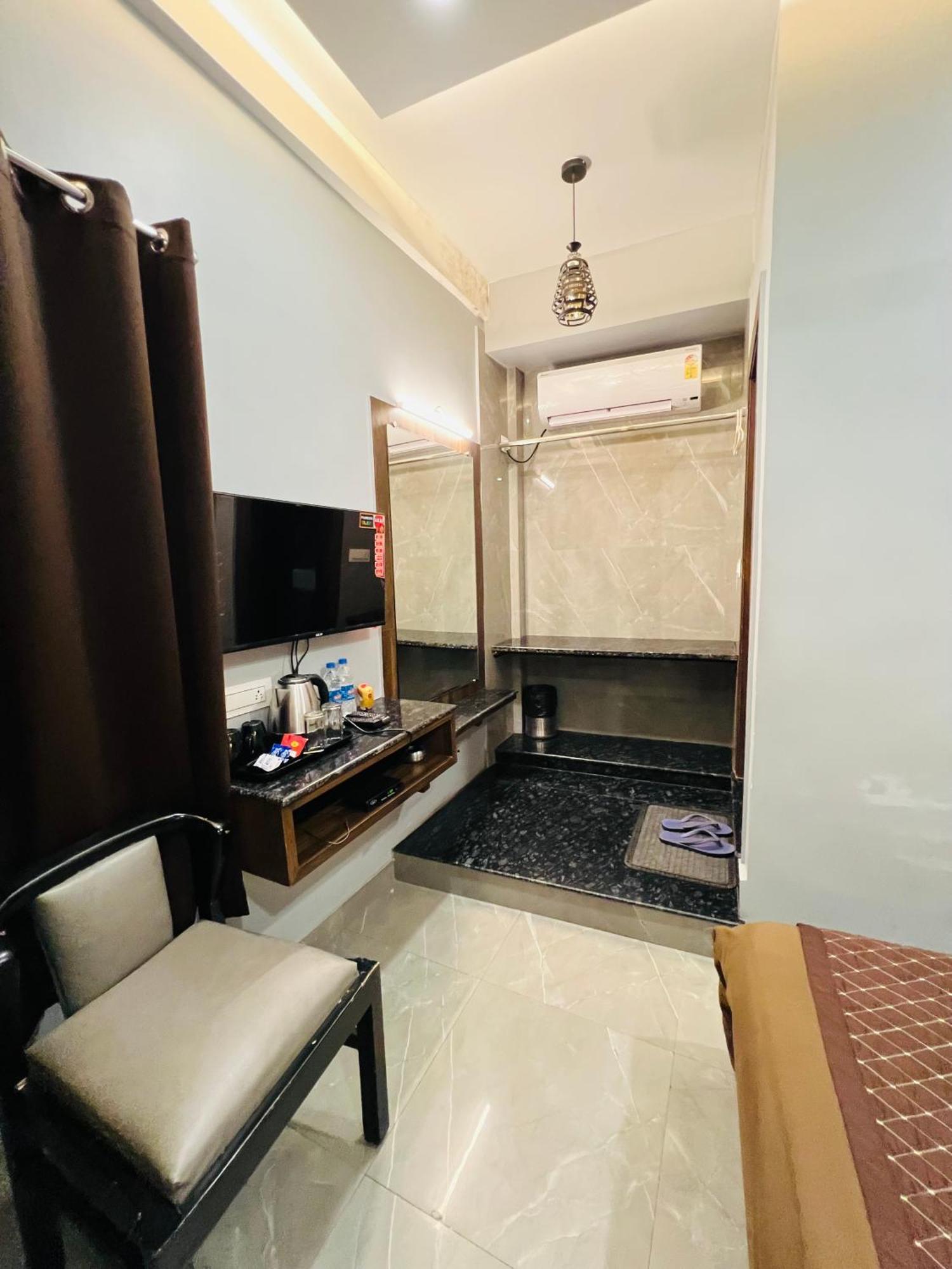 Hotel Sabera Силигури Экстерьер фото