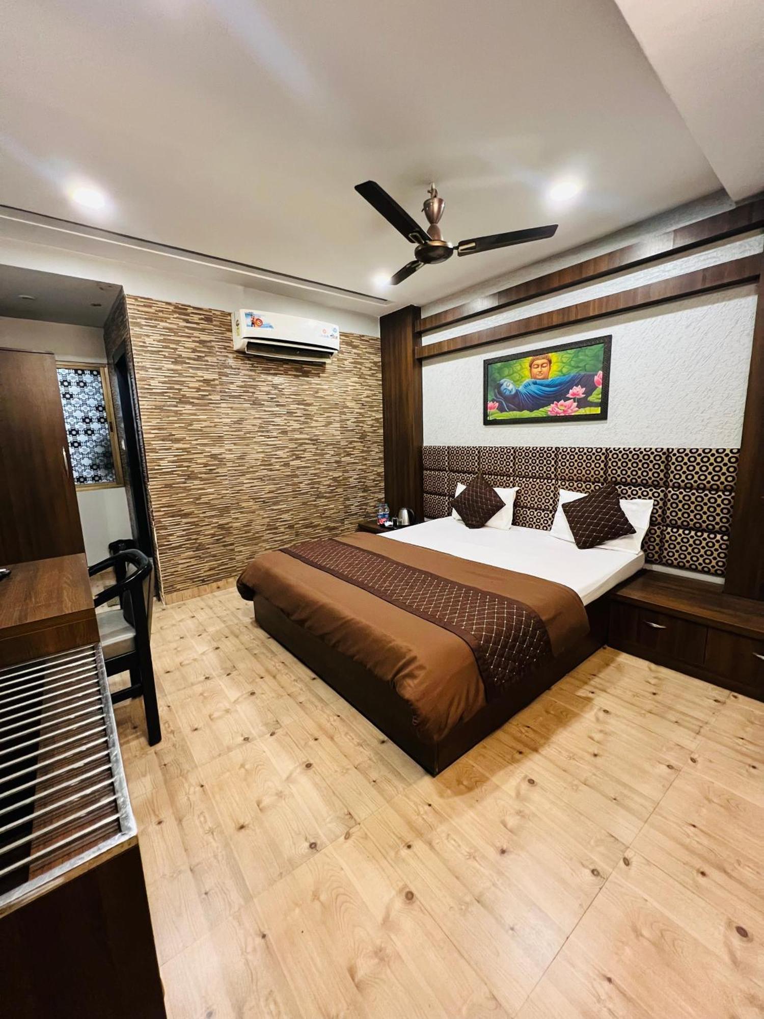 Hotel Sabera Силигури Экстерьер фото