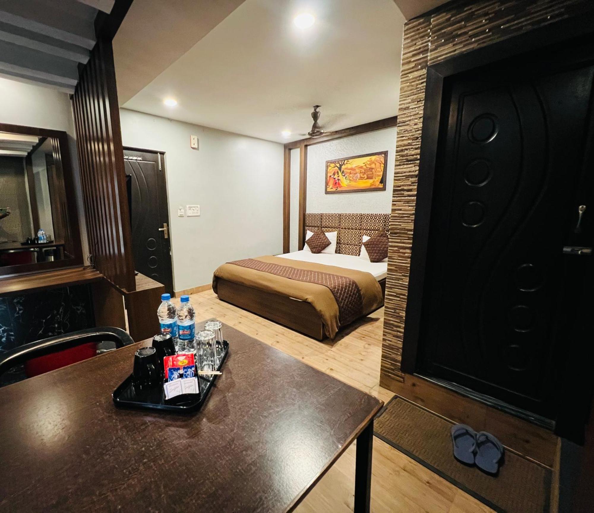 Hotel Sabera Силигури Экстерьер фото