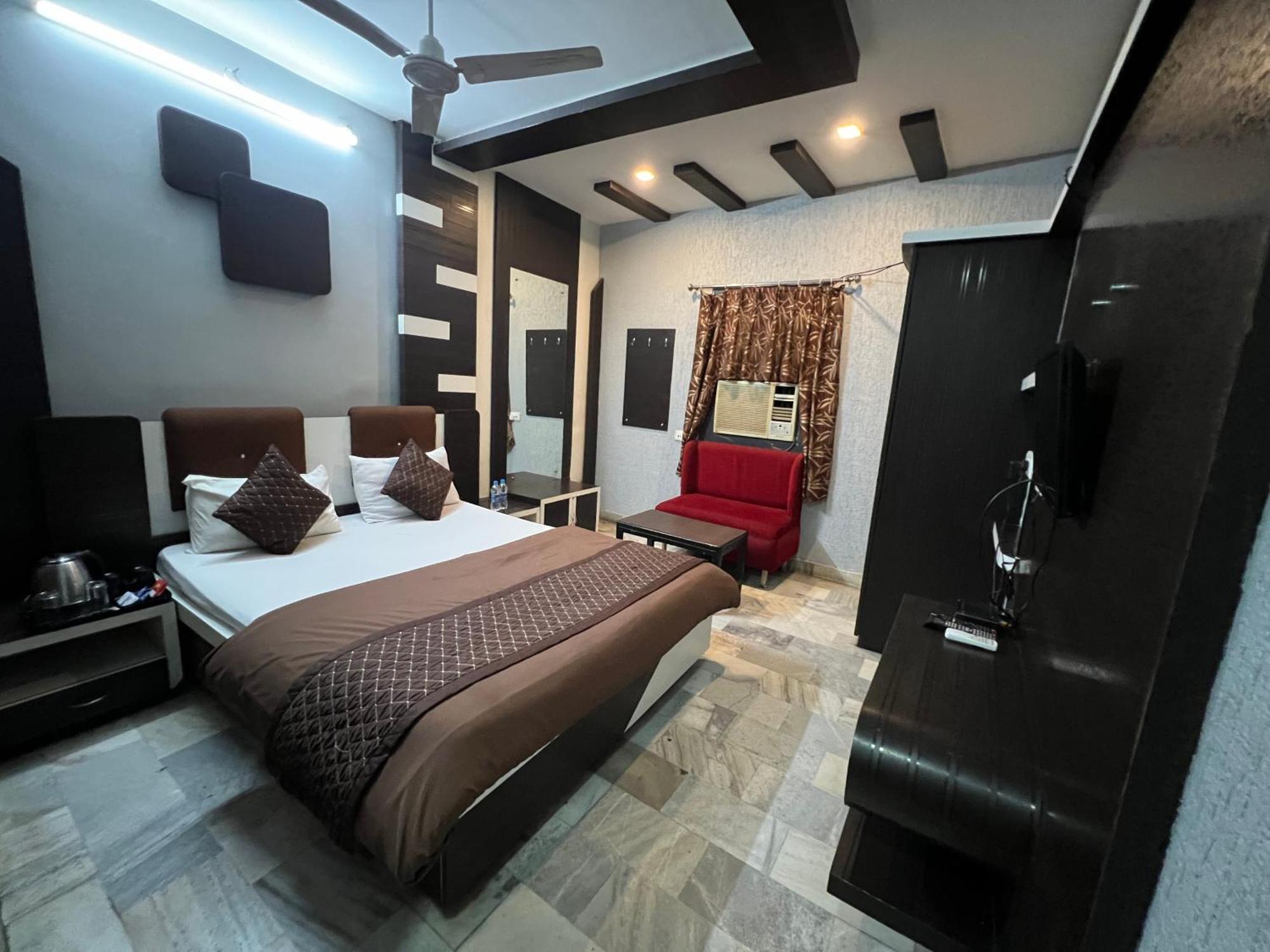 Hotel Sabera Силигури Экстерьер фото