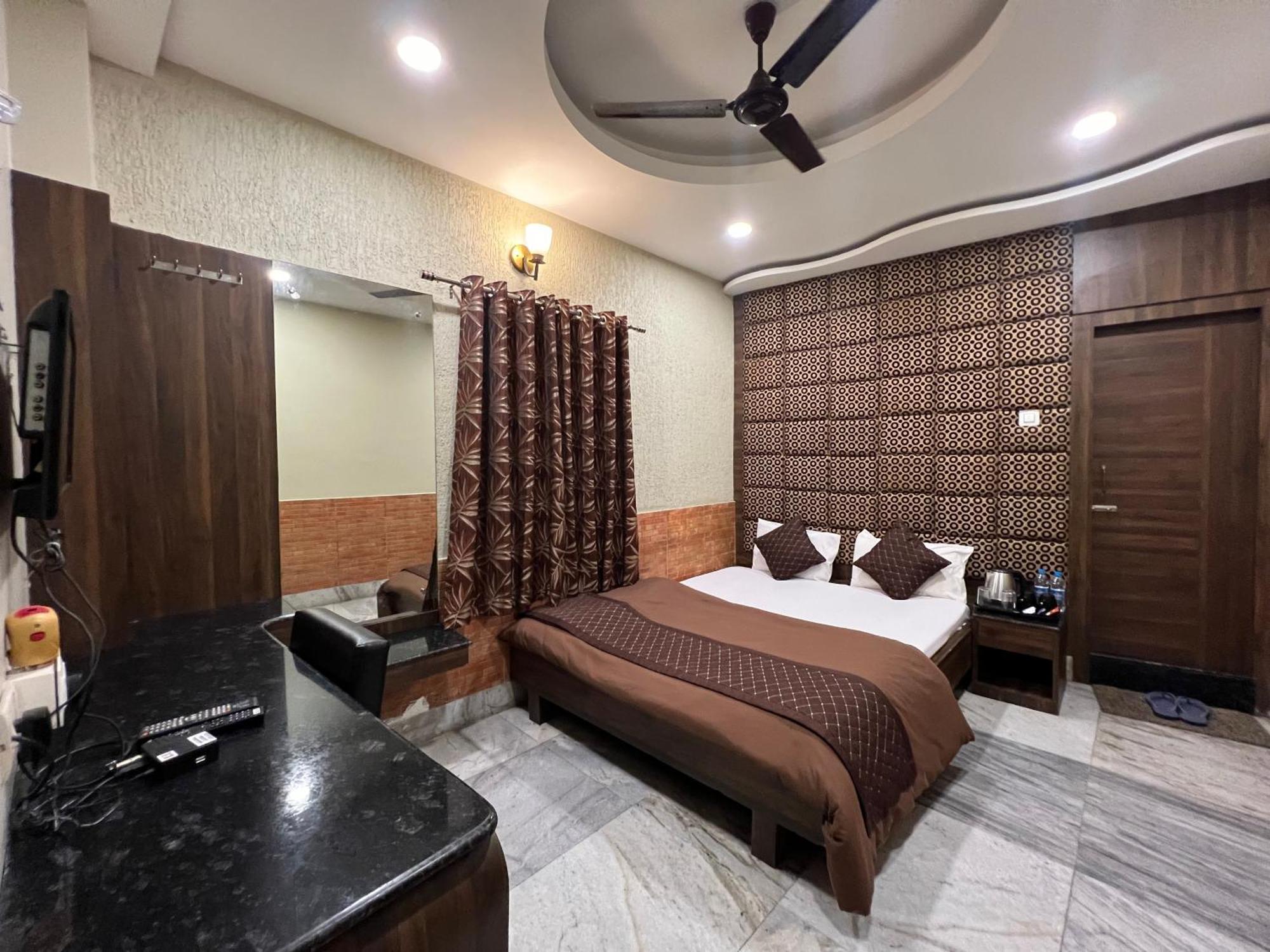 Hotel Sabera Силигури Экстерьер фото