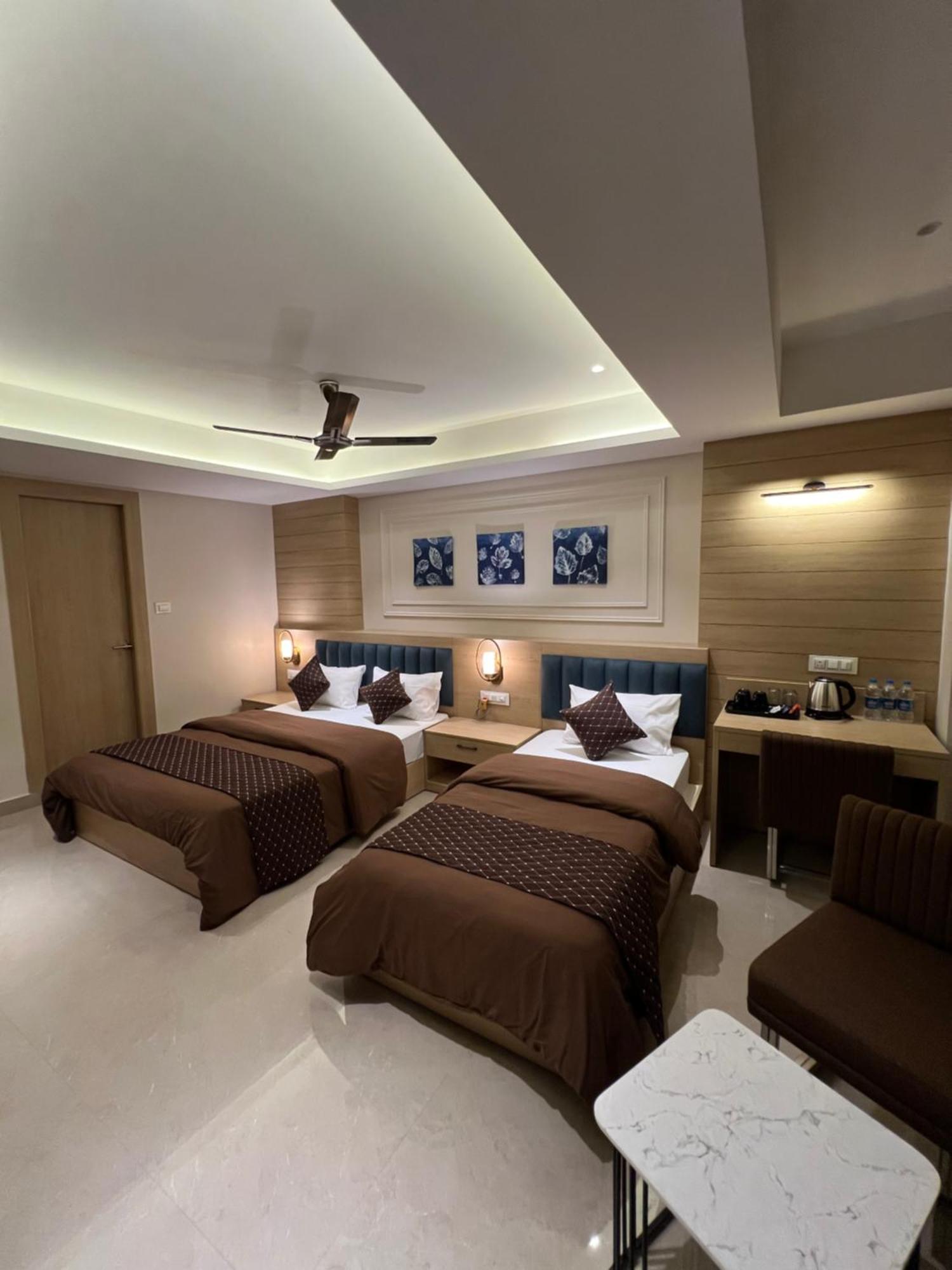 Hotel Sabera Силигури Экстерьер фото