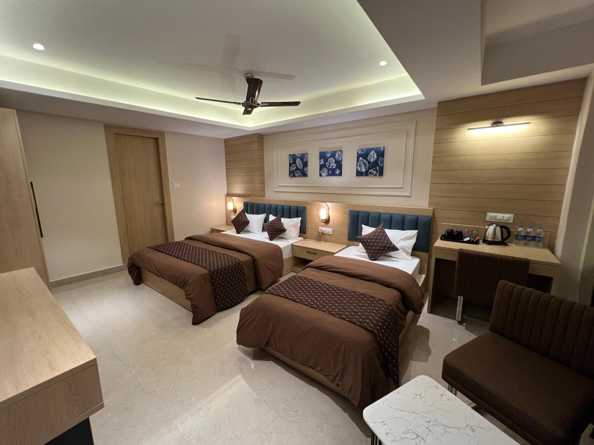 Hotel Sabera Силигури Экстерьер фото