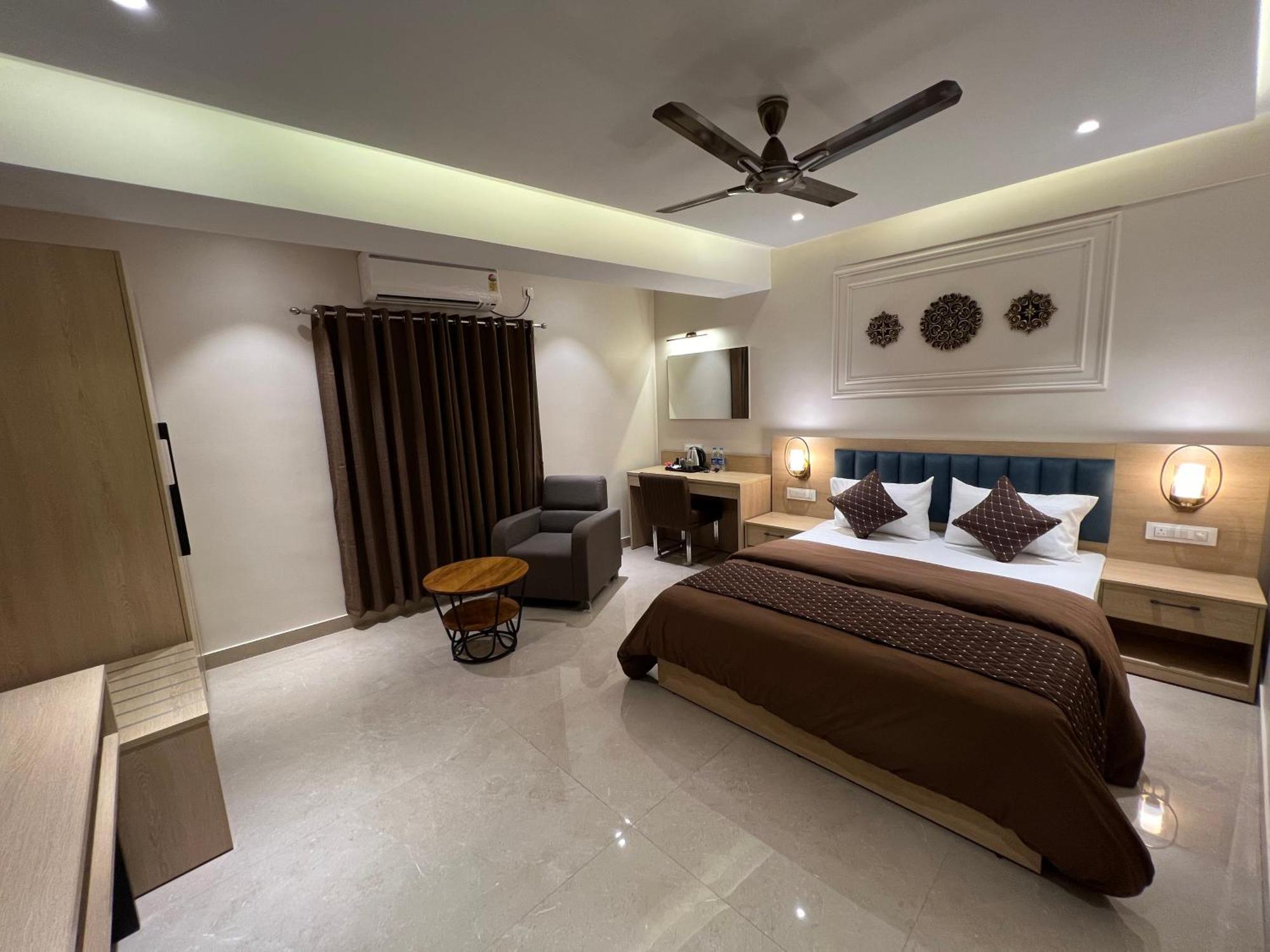 Hotel Sabera Силигури Экстерьер фото