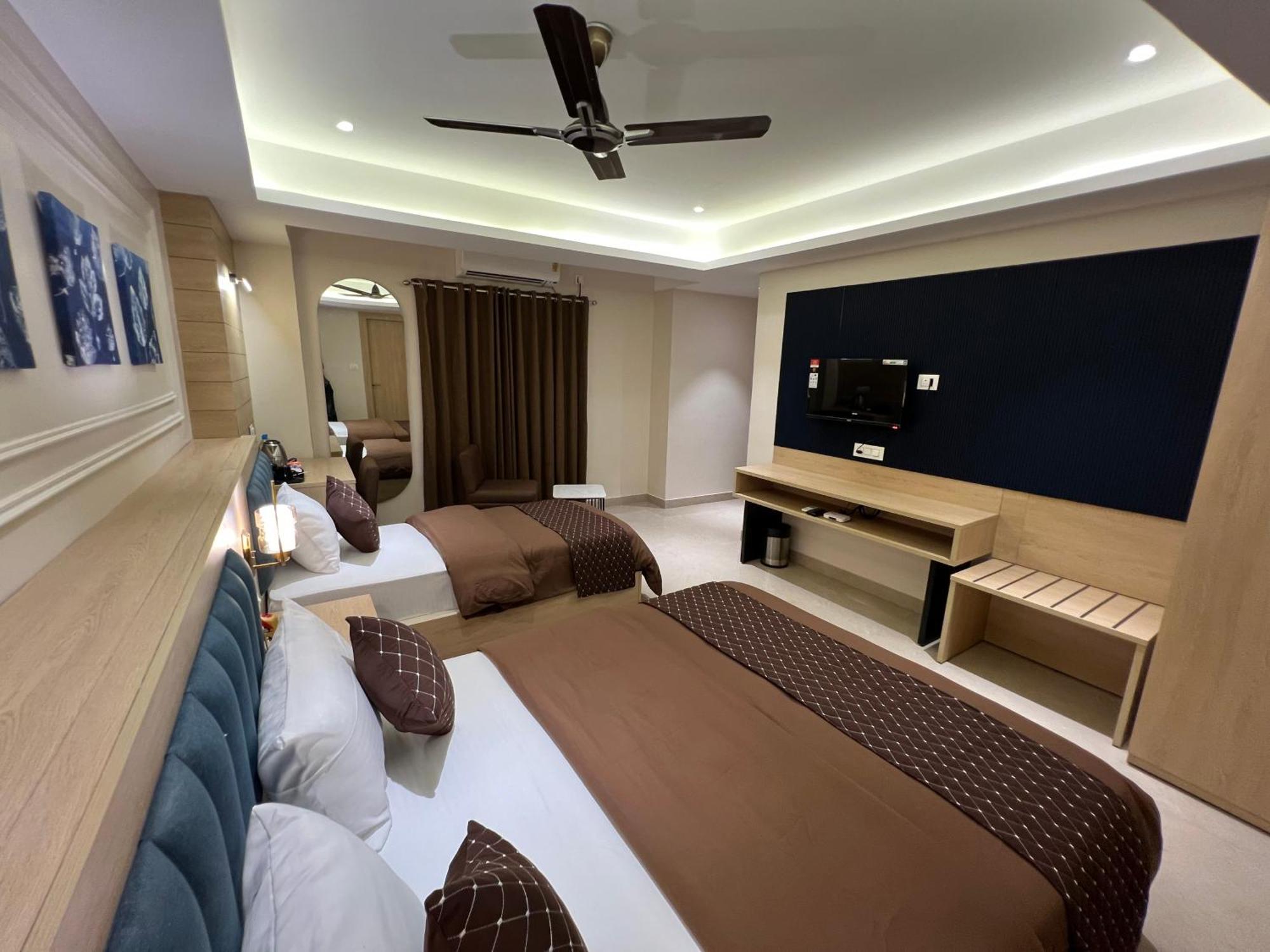 Hotel Sabera Силигури Экстерьер фото