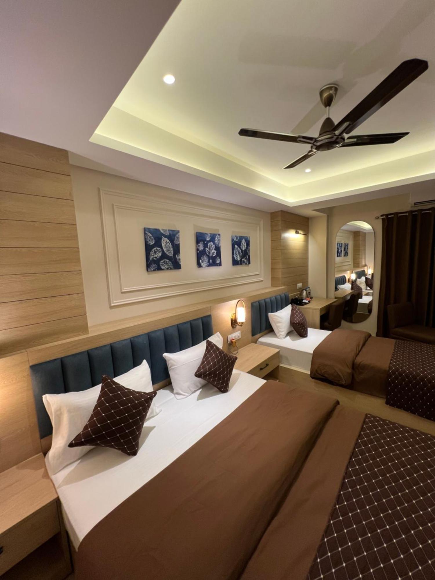 Hotel Sabera Силигури Экстерьер фото