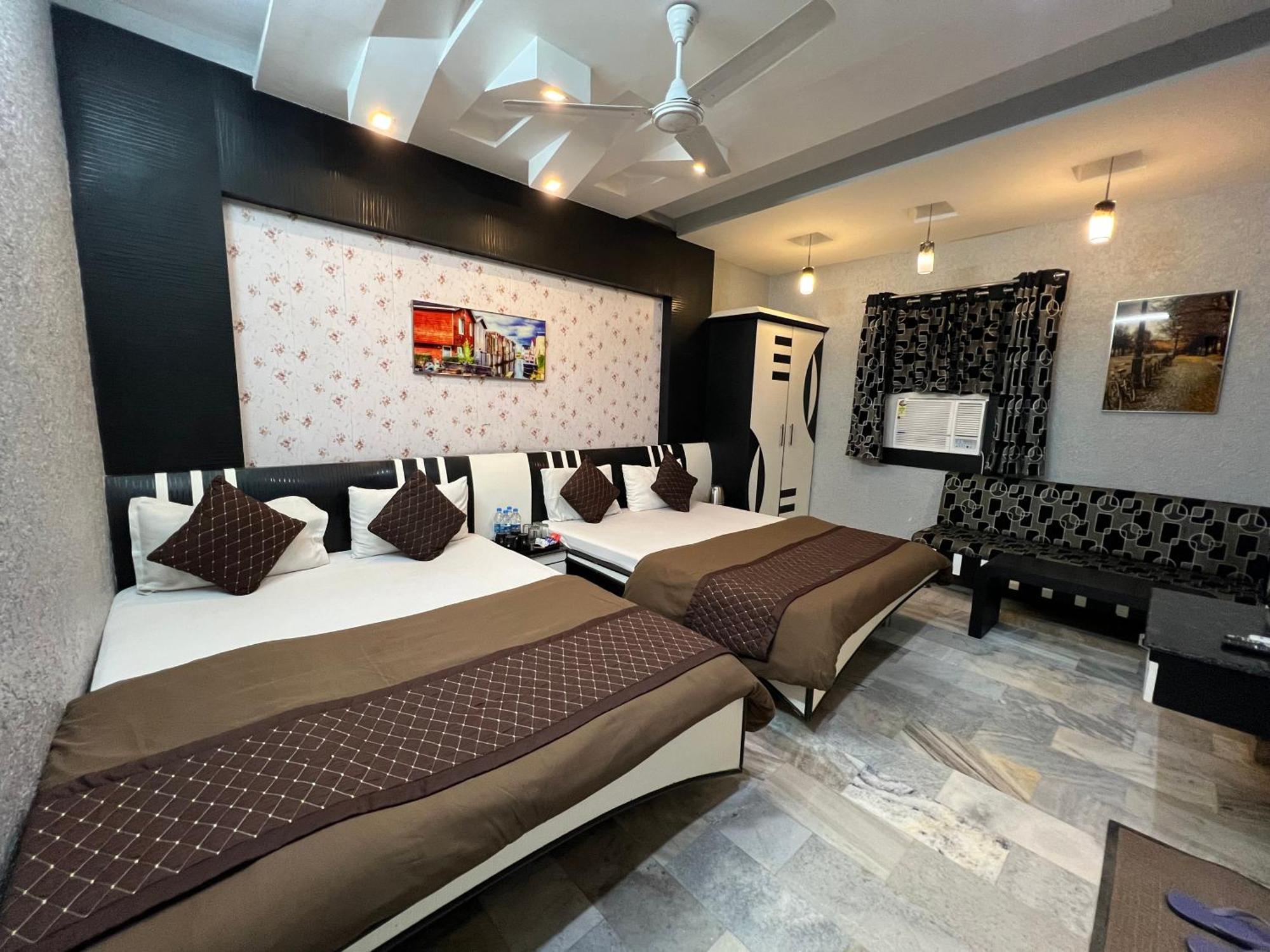 Hotel Sabera Силигури Экстерьер фото