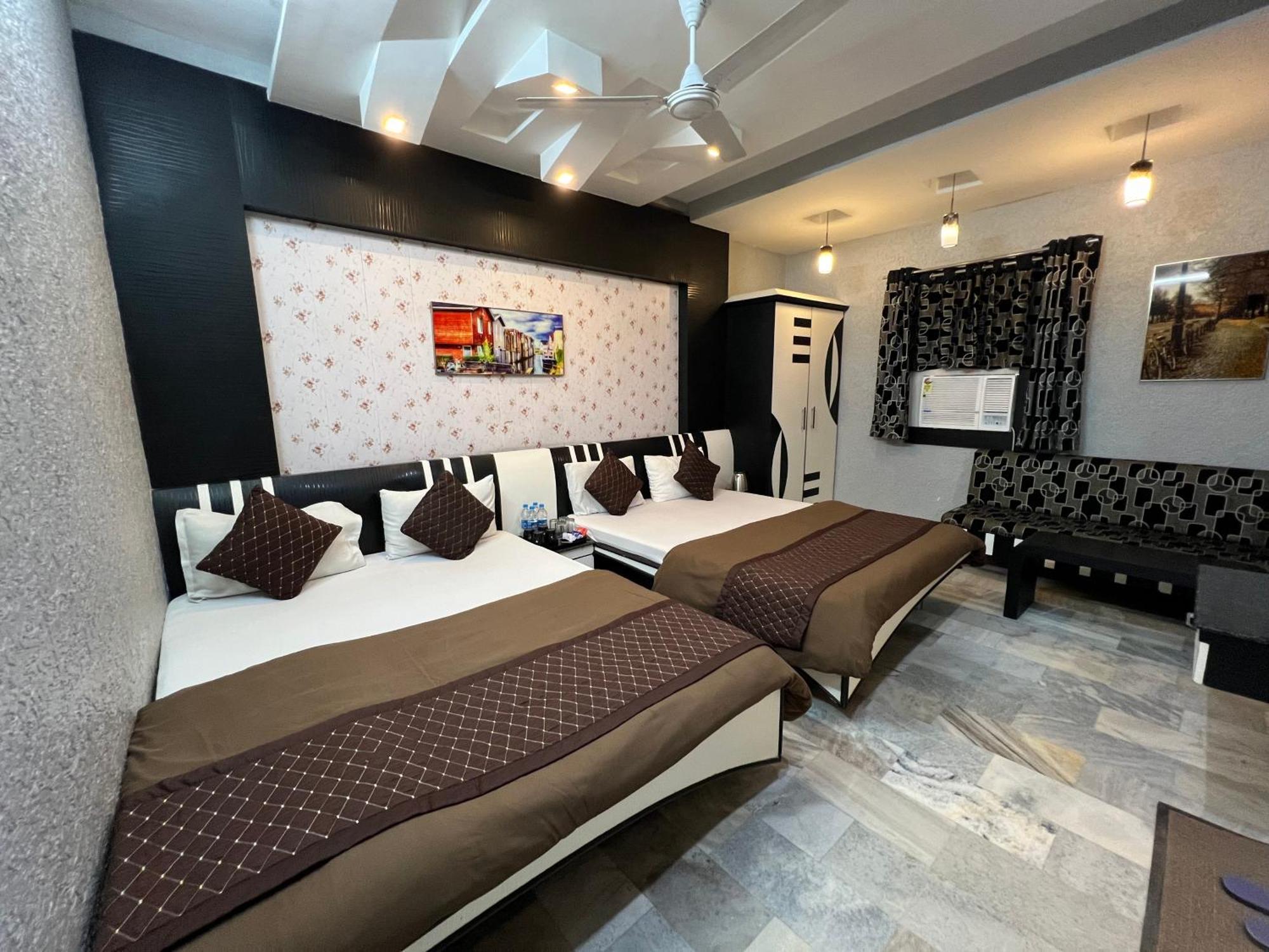Hotel Sabera Силигури Экстерьер фото