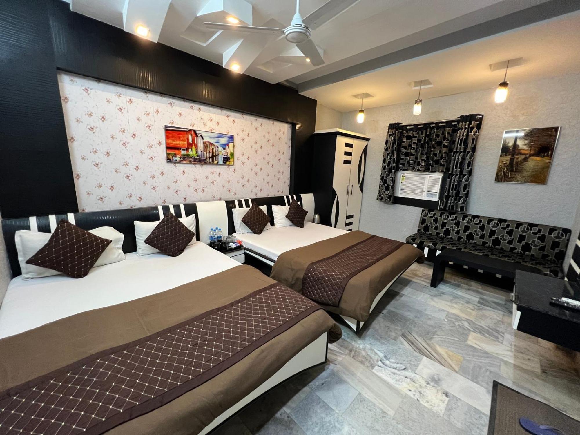Hotel Sabera Силигури Экстерьер фото