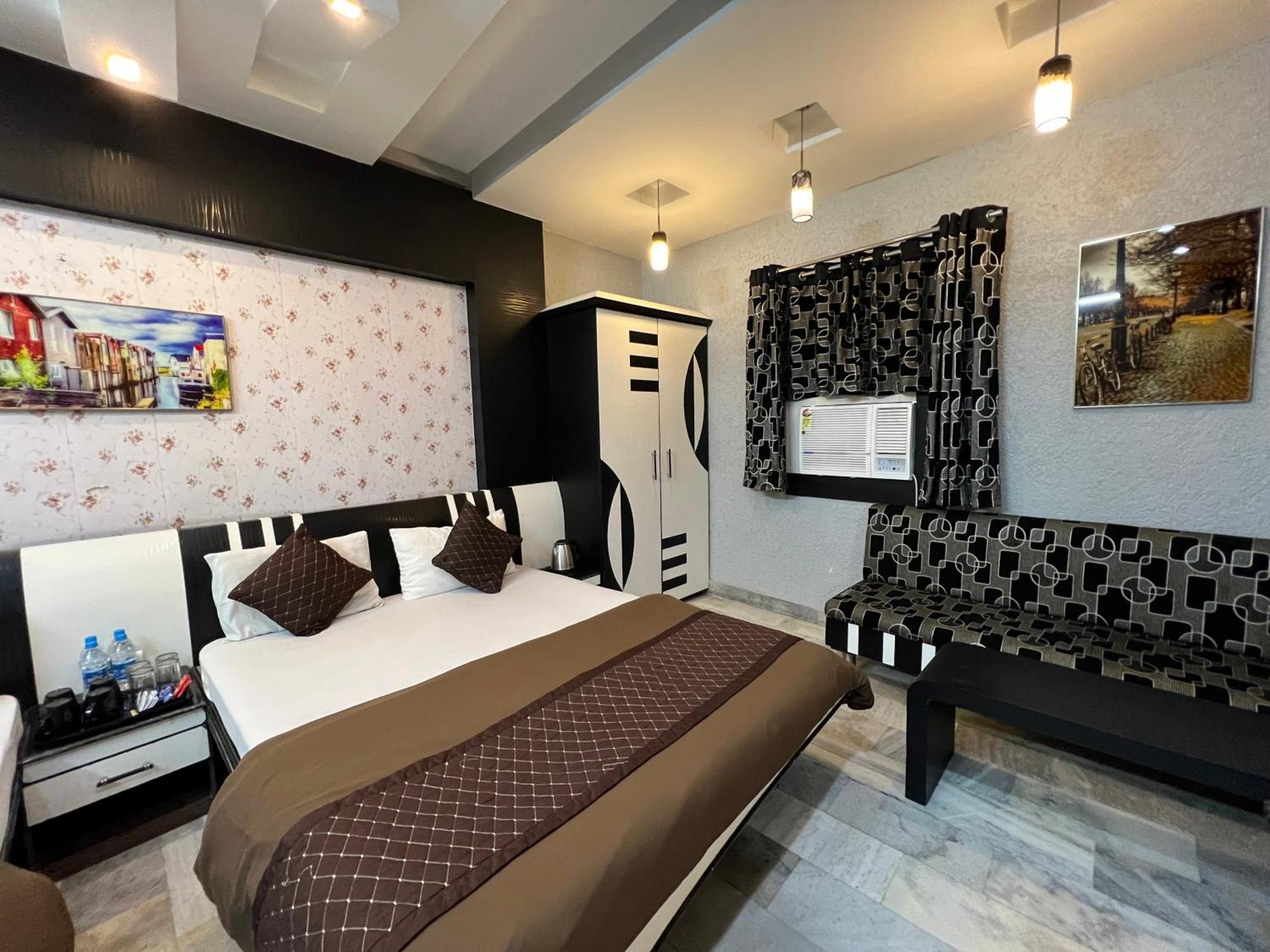 Hotel Sabera Силигури Экстерьер фото