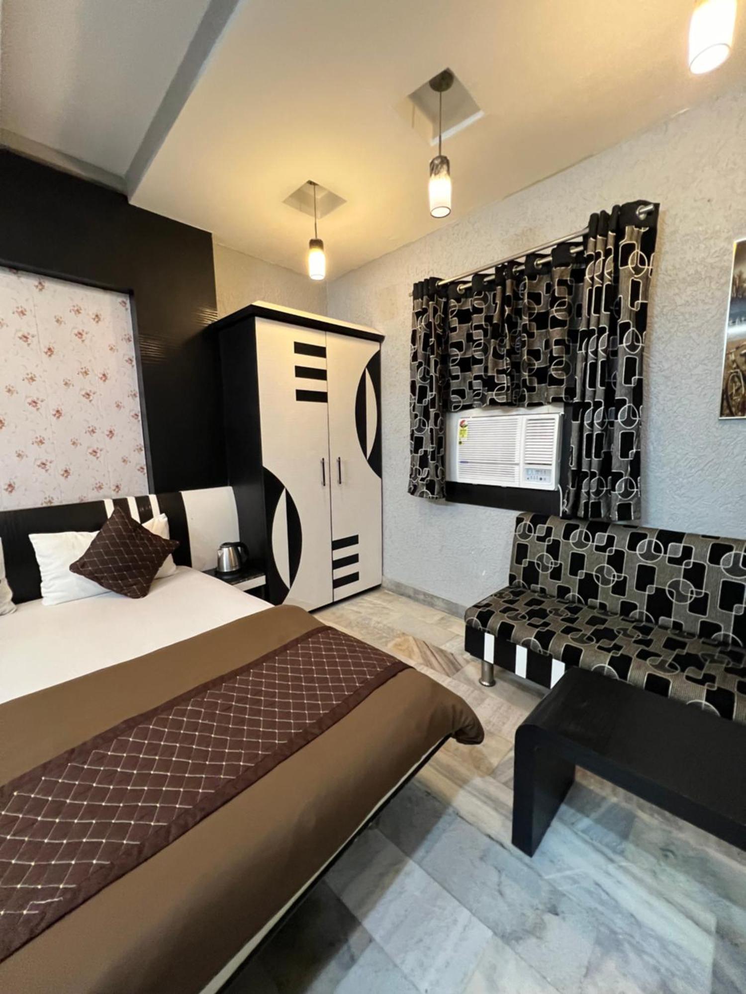 Hotel Sabera Силигури Экстерьер фото
